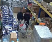 Сольчанка покупала гвозди за чужой счёт