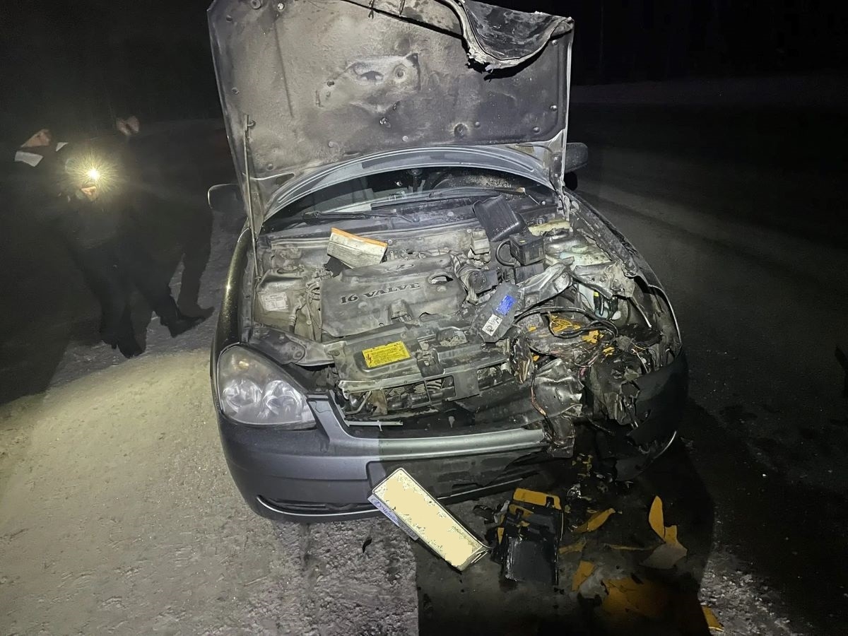 колесо фуры отлетело в легковушку