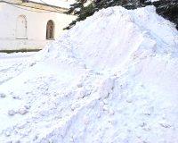 За снежные горы на новгородских дорогах наказали руководителя «Городского хозяйства»