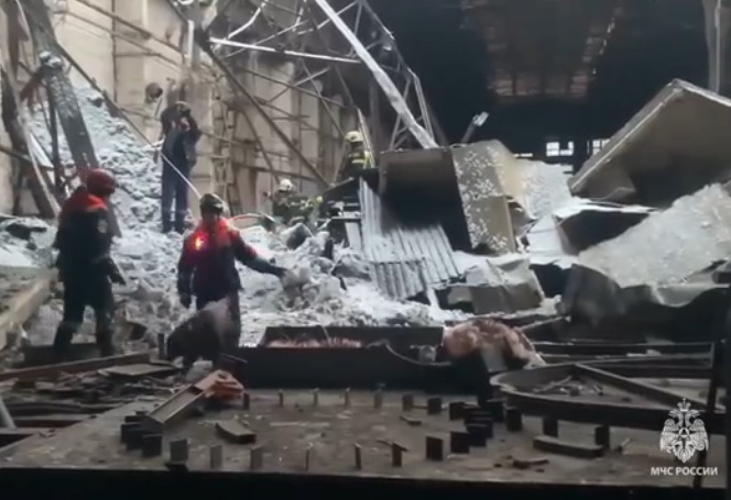 В Тульской области под крышей рухнувшего цеха нашли тела двух рабочих