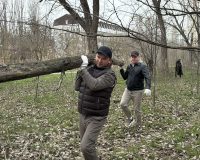 Первый городской субботник прошел в Железнодорожном районе