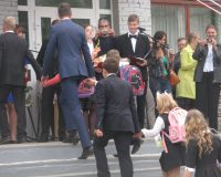 Как мне записать дочь в первый класс?