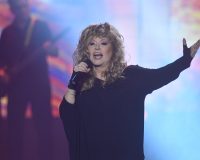 С трудом идущая Алла Пугачева была замечена одна на улицах Кипра