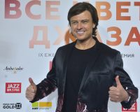 На машину Прохора Шаляпина во время недавнего урагана упало дерево