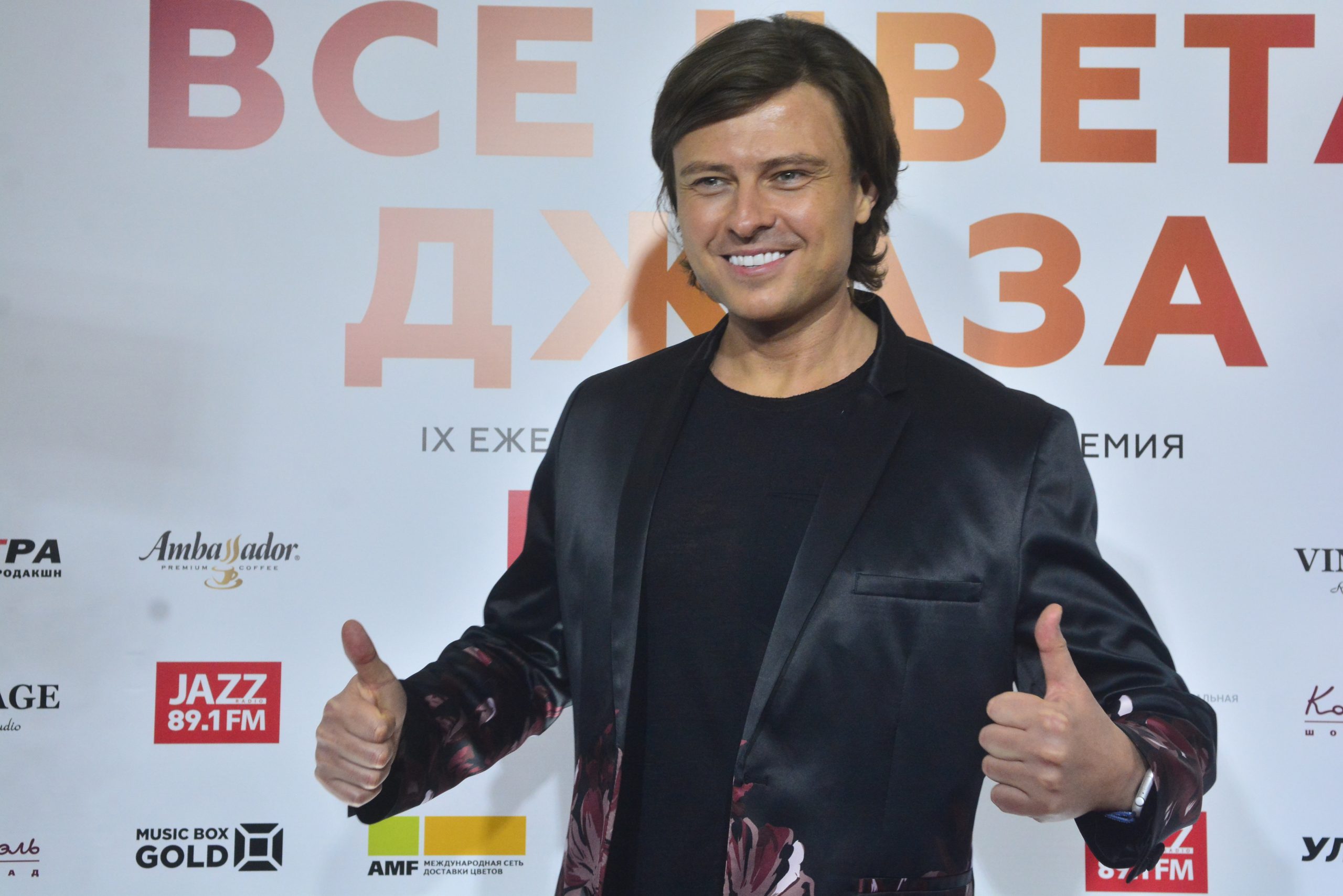 На машину Прохора Шаляпина во время недавнего урагана упало дерево