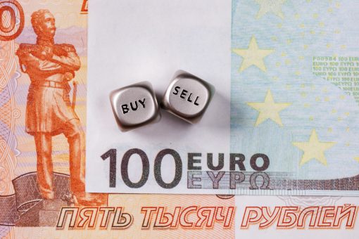 купюра 100 евро и 5000 рублей