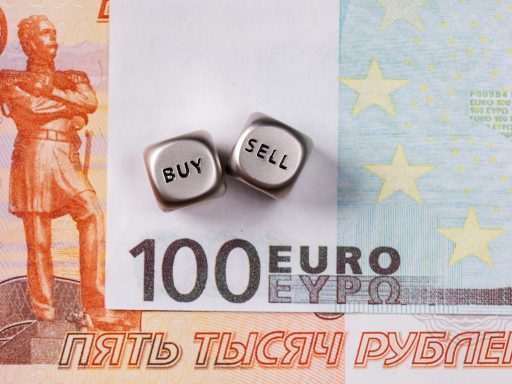 купюра 100 евро и 5000 рублей