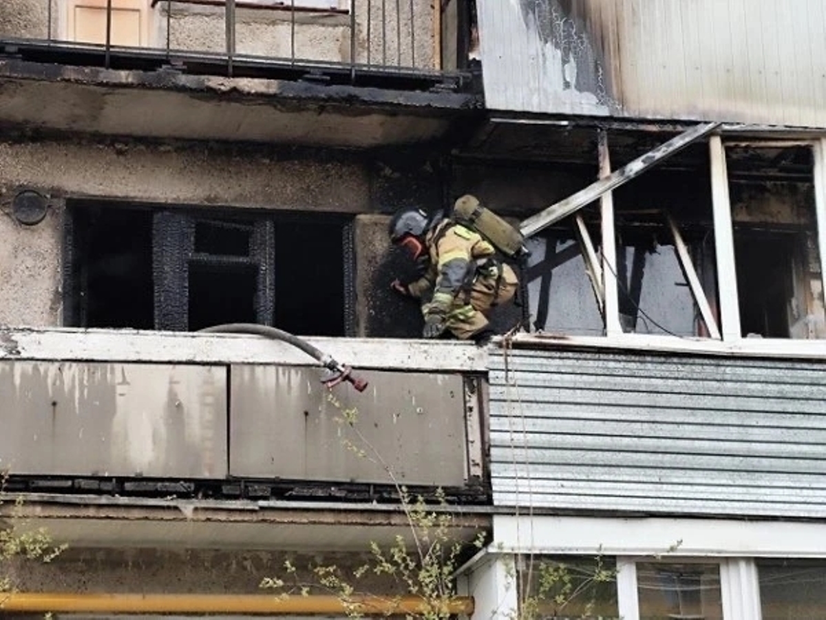 спалил 4 балкона и 3 квартиры