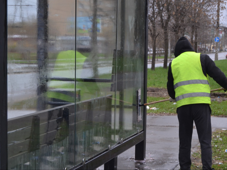 В Иванове приступили к мытью остановок