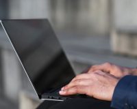 Пензяк под видом девушки шантажировал москвича интимными снимками