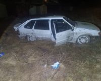 перевернул ВАЗ с двумя школьниками