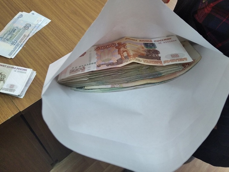 К обманутой аферистами пензячке пришла пенсионерка-курьер, лишившаяся 10 млн