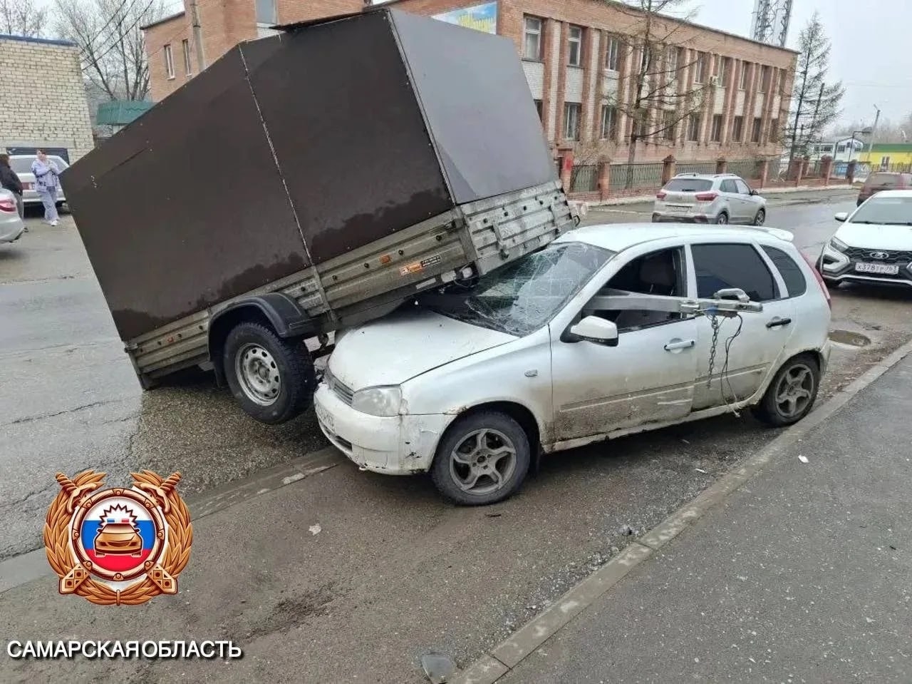 прицеп влетел в авто