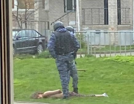 Юного дебошира, сорвавшего линейку в новгородской гимназии, отдают под суд