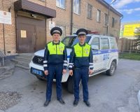 спасли мужчину из горящей квартиры
