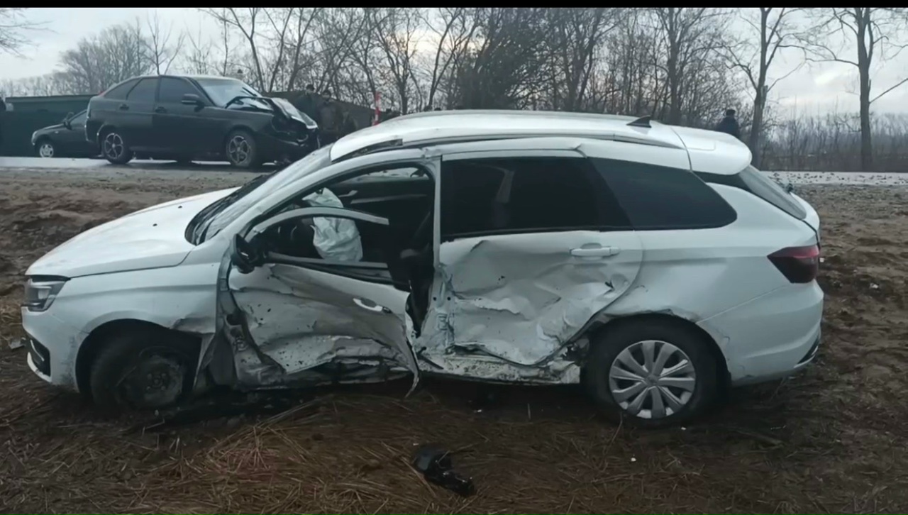 В Пензенской области в ДТП с двумя «Ладами» погиб молодой водитель