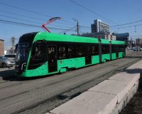 трамвай из трех вагонов