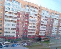 разбила и подожгла