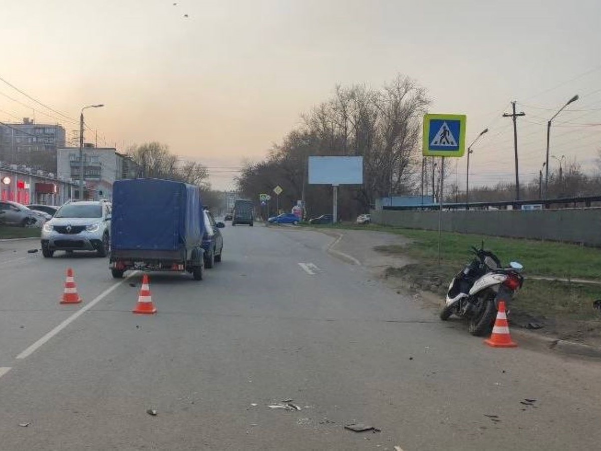 школьники на скутере врезались в ВАЗ