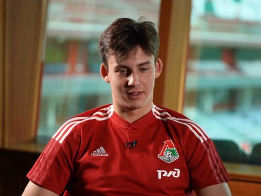 вратарь Даниил Худяков