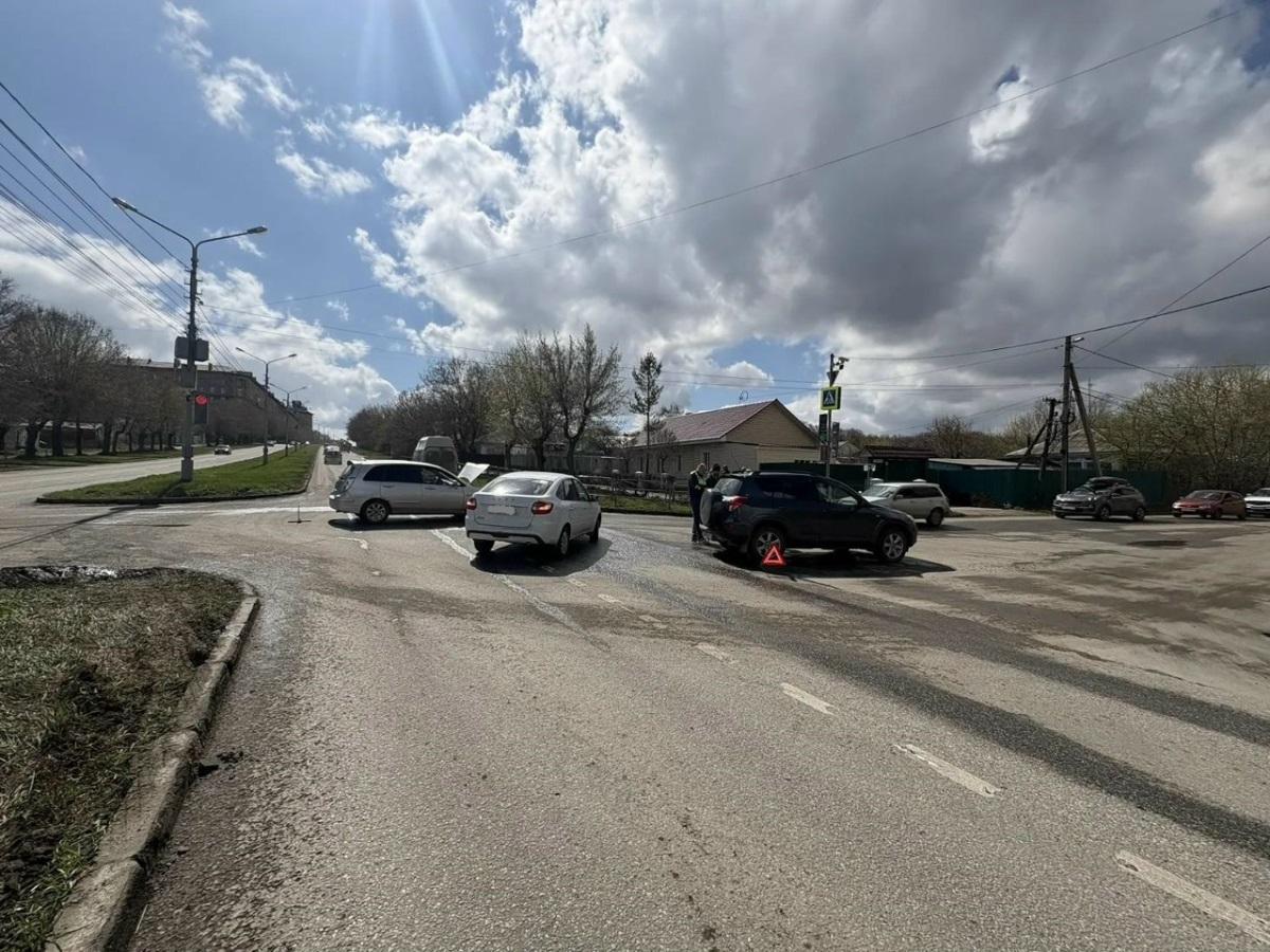 авария с тремя авто и забором