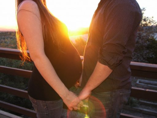 В день 8 апреля девушкам нельзя распускать волосы и давать в долг сахар