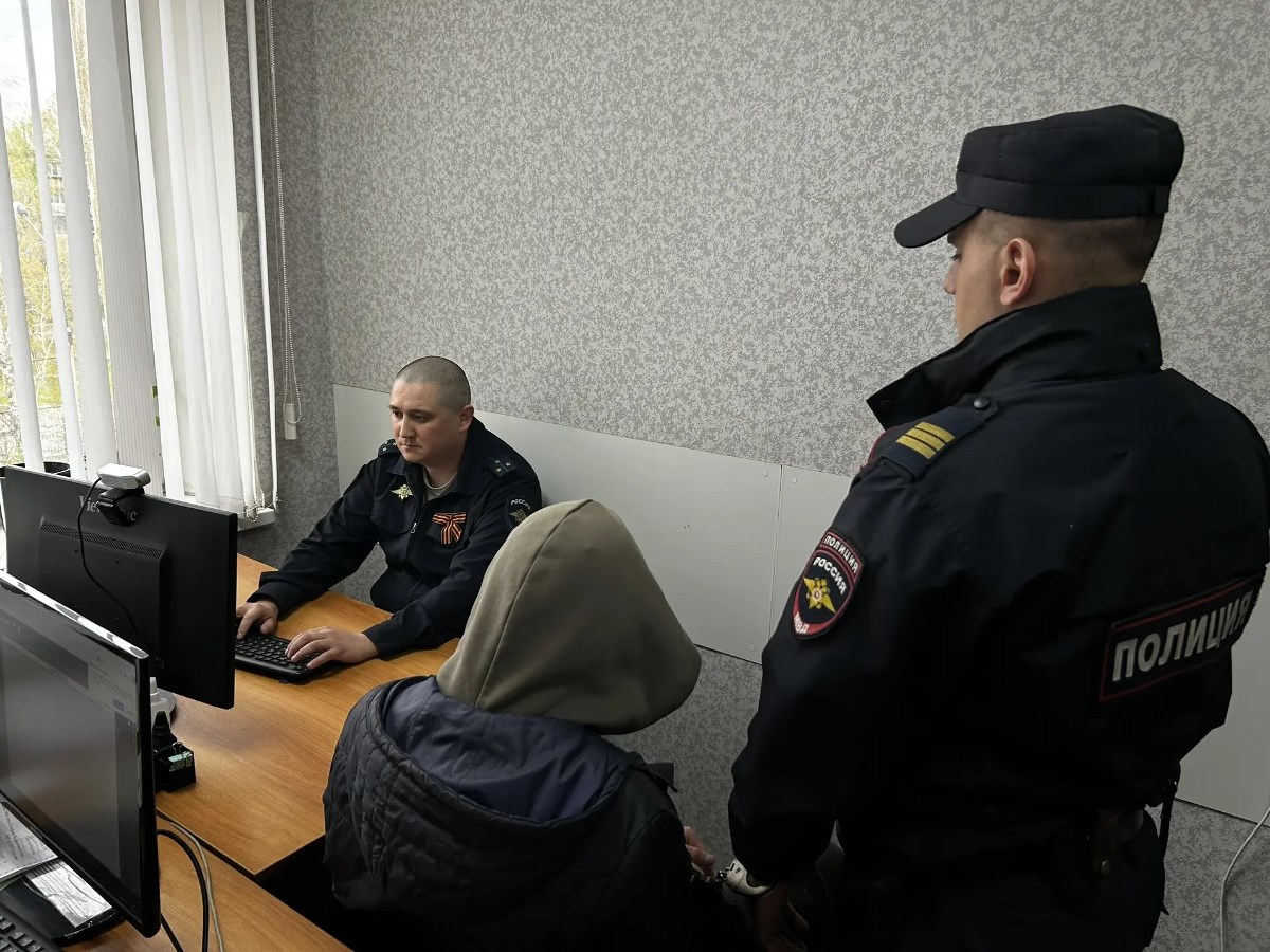 курьер забрал 9,4 млн