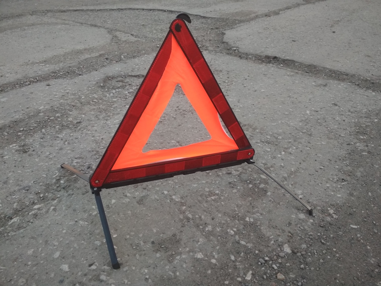 В Пензе неизвестный водитель во дворе протаранил иномарку и скрылся