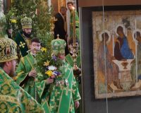 Зачем в День Святой Троицы дом украшают ветками березы и ждут дождь?