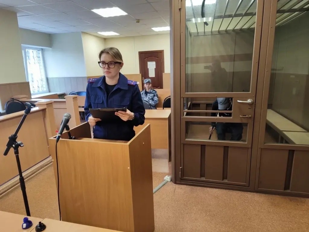 В Великом Новгороде обвиняемый в убийстве женщины заключён под стражу