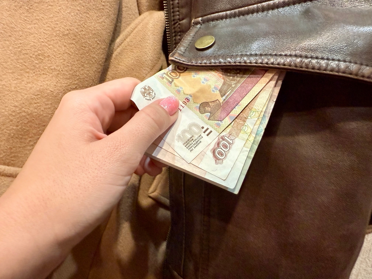 Житель Вичуги украл у подруги 700 тысяч и потратил на еду и алкоголь