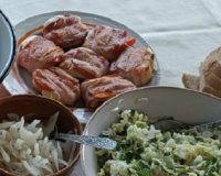 Быстрая и необычайно вкусная закуска на решетке, пока жарится шашлык