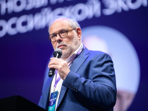 экономист Михаил Хазин