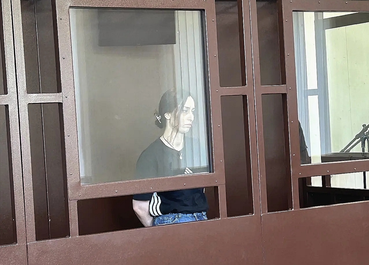 Изгнанные за курение из боровичской гостиницы закладчики наркотиков оставили в номере крупинки зелья
