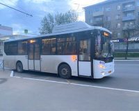 В Пензе женщина выпала из тронувшегося автобуса и едва не разбилась