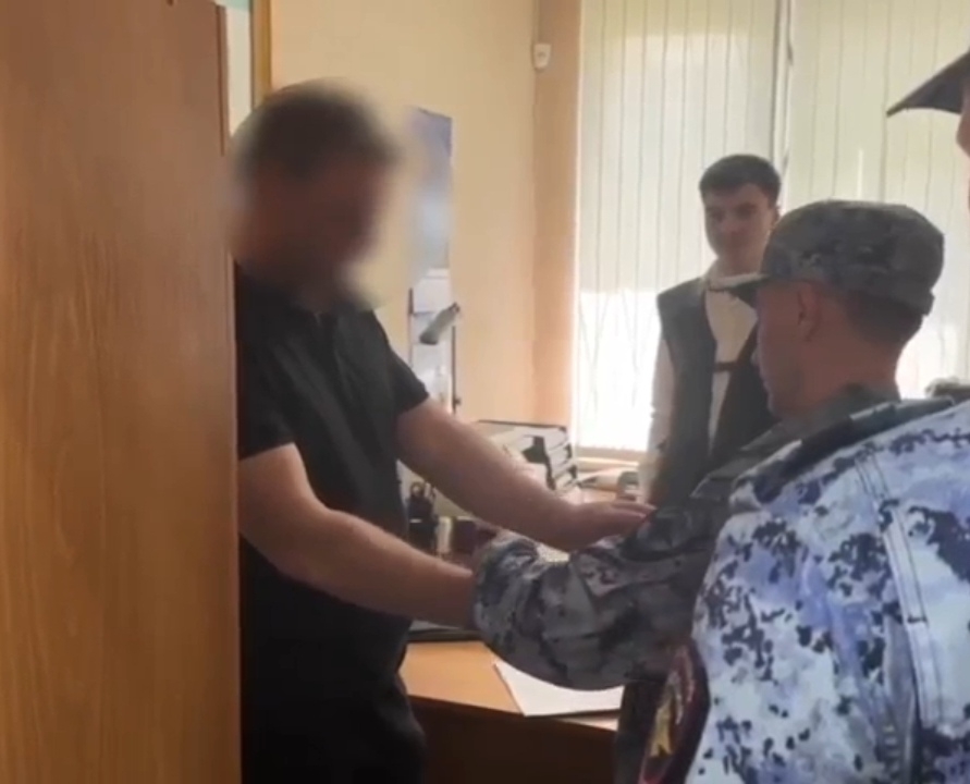 В Боровичах по делу о клевете на полицейского задержан администратор популярного сообщества «ВКонтакте»