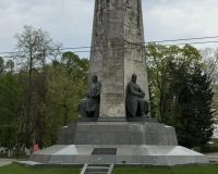Памятник в честь 850-летия основания Владимира