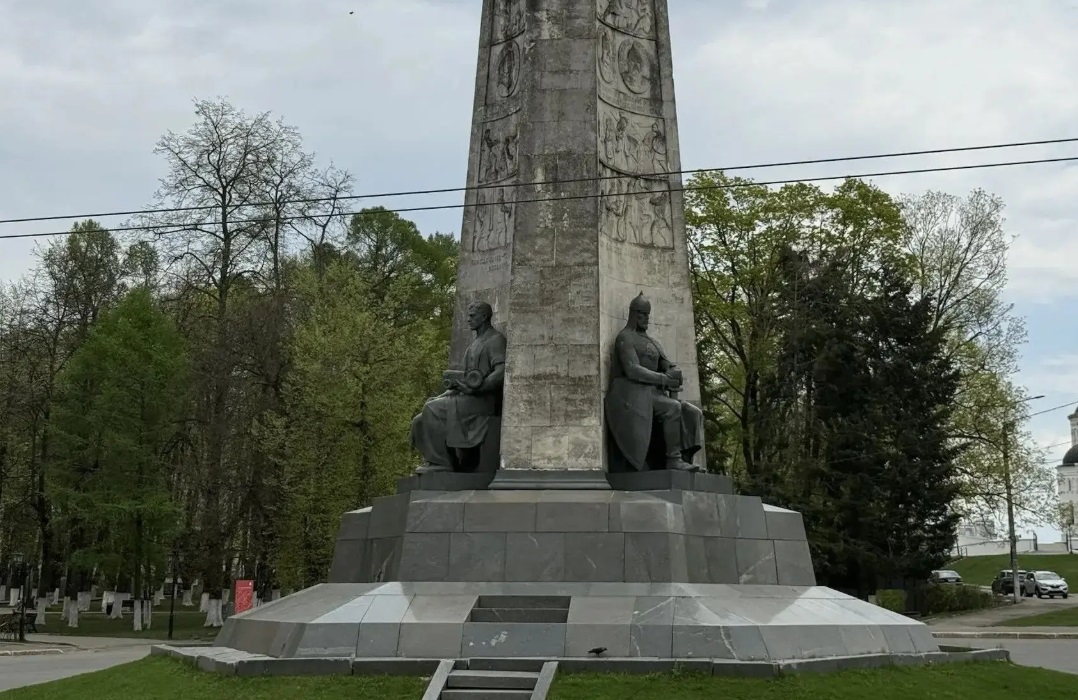 Памятник в честь 850-летия основания Владимира