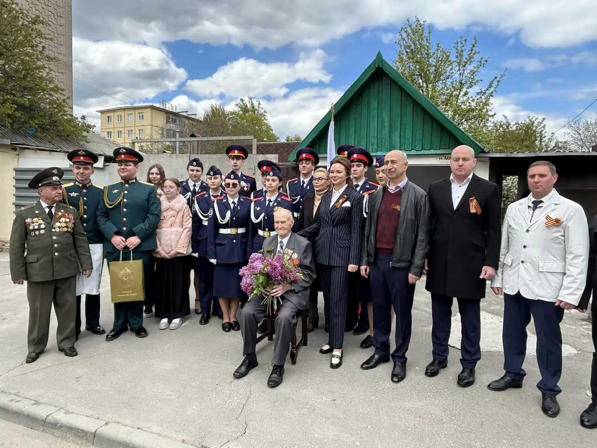 в Железнодорожном районе Ростова-на-Дону провели персональные парады для ветеранов