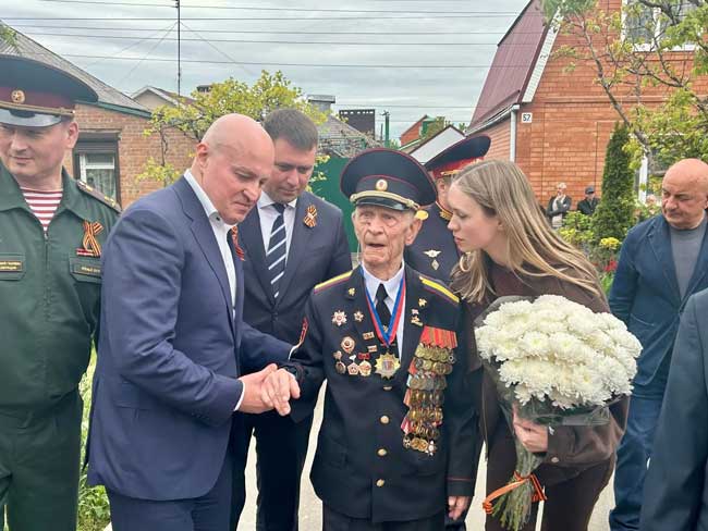 в Железнодорожном районе Ростова-на-Дону провели персональные парады для ветеранов