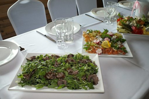 Три вкусных салата за пять минут, в которых ничего не нужно варить