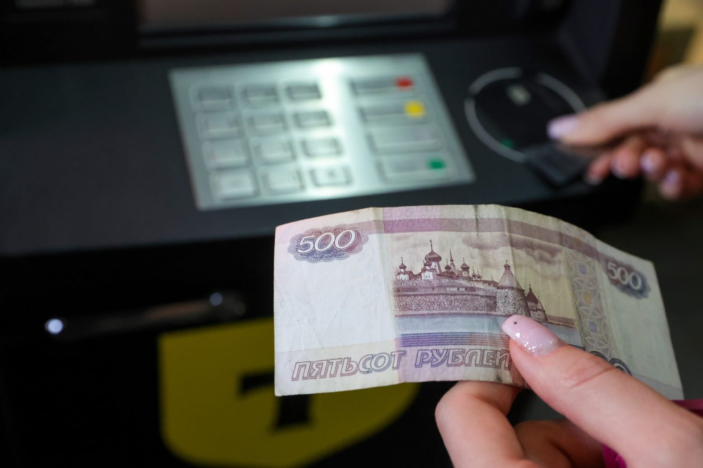 банкомат, 1000 рублей