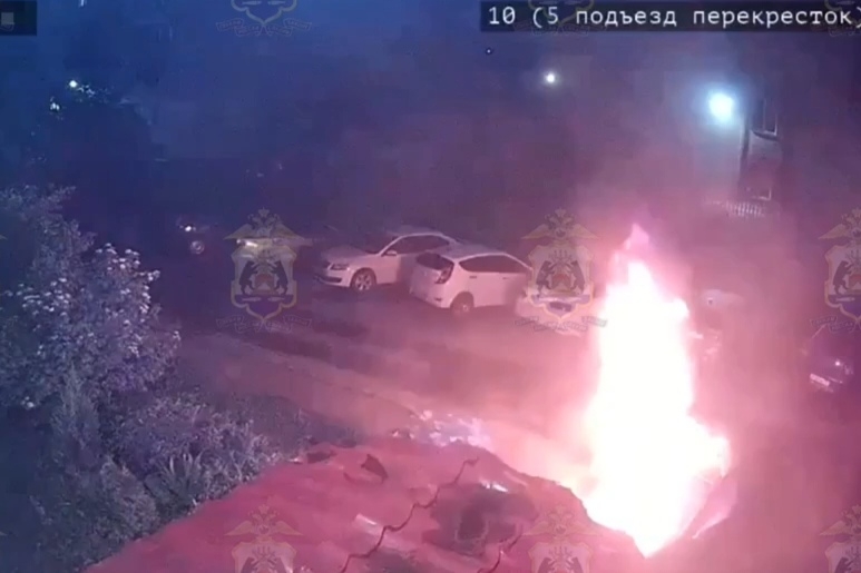 Пироман спалил автомобиль в Великом Новгороде