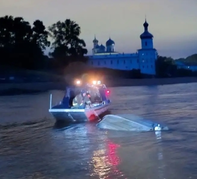 Крушение моторной лодки в Новгородской области