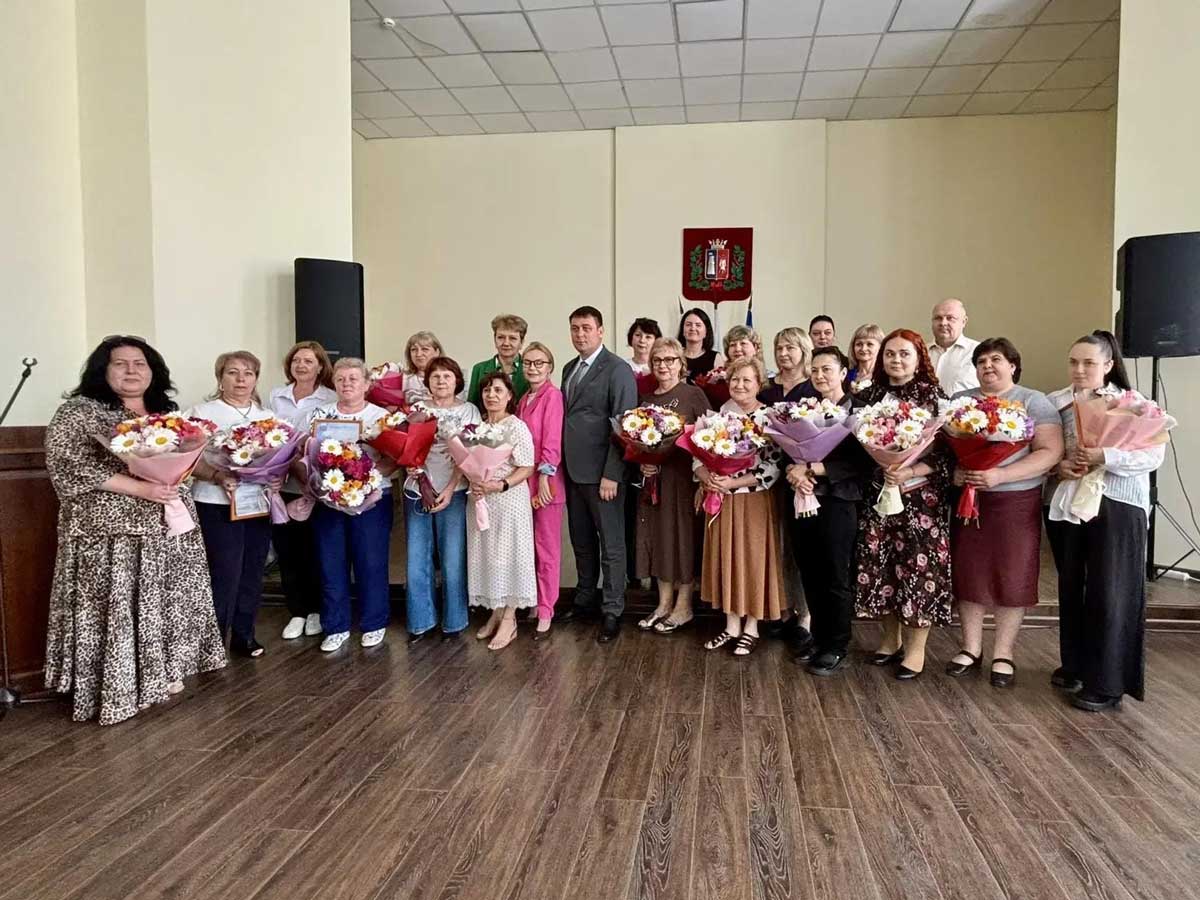 В Железнодорожном районе поздравили социальных работников с профессиональным праздником