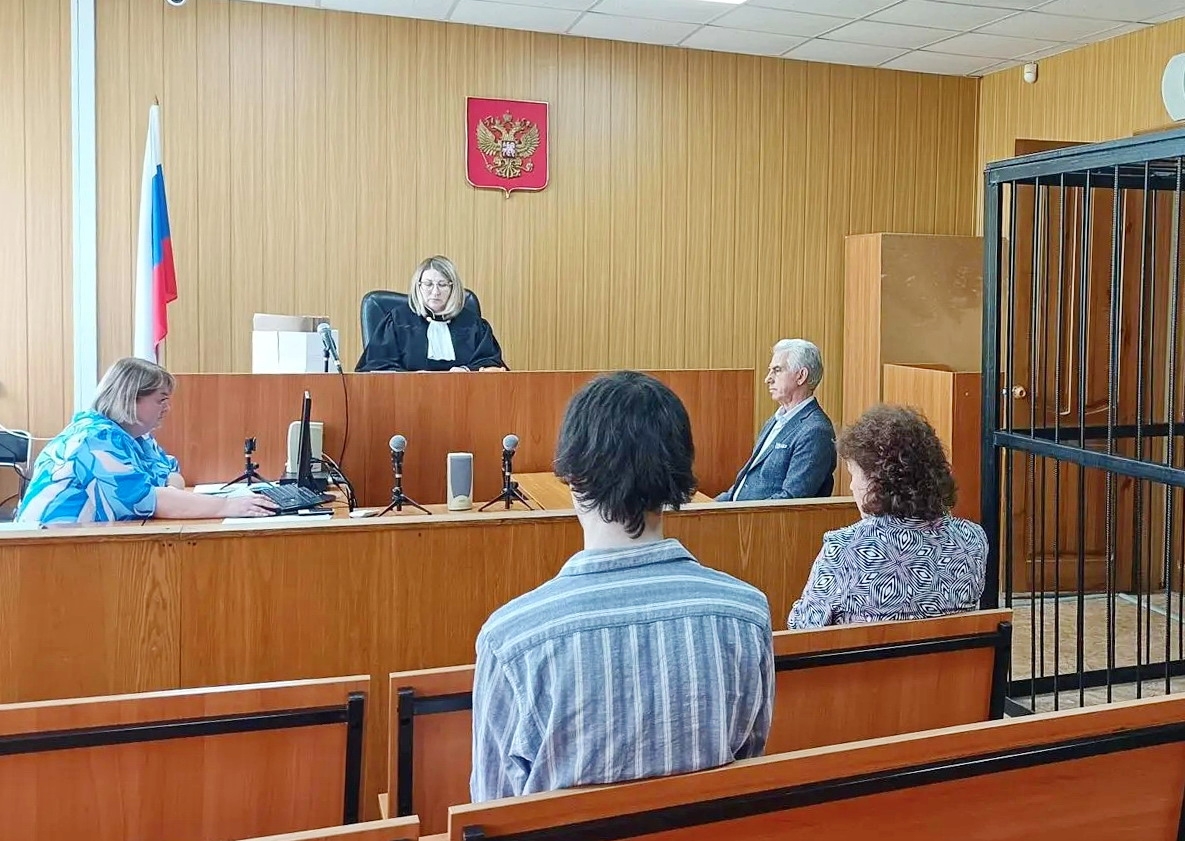 В Тейковском районе начался суд над курьером, обокравшим мать погибшего бойца СВО