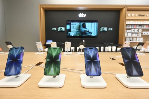 витрина с iPhone