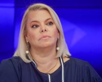актриса Яна Поплавская