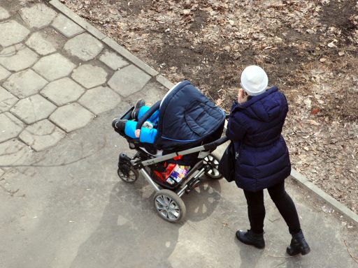 Женщина с ребенком