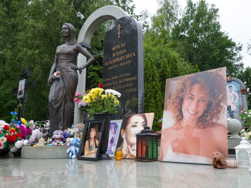 Отец Жанны Фриске лишил ее сына Платона квартиры из-за Дмитрия Шепелева